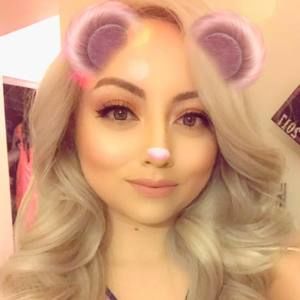 Meet your Posher, Maira